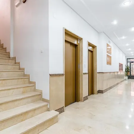 La Loma 2br Penthouse Apartman *